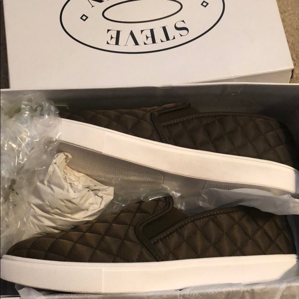 Steve Madden slide on casual shoes